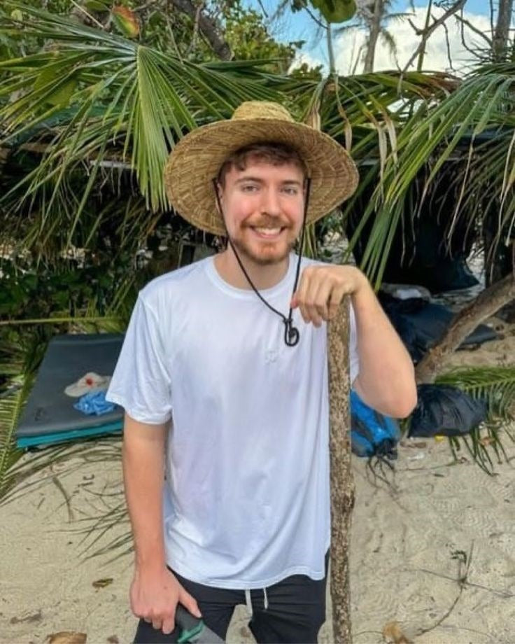 Frazada Mr Beast Con Sombrero En Arena Liso